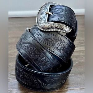 Wrangler Genuine Leather man-made, embossed silver tone, embossed buckle